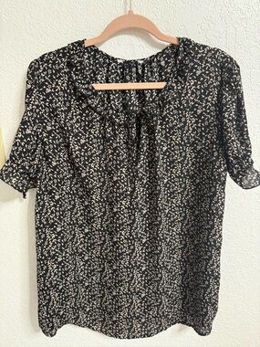 Black Floral Short-Sleeve Blouse - Classic Women's Top